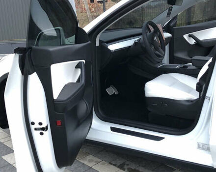 Білий Тесла Model Y, об'ємом двигуна 0 л та пробігом 63 тис. км за 22500 $, фото 3 на Automoto.ua
