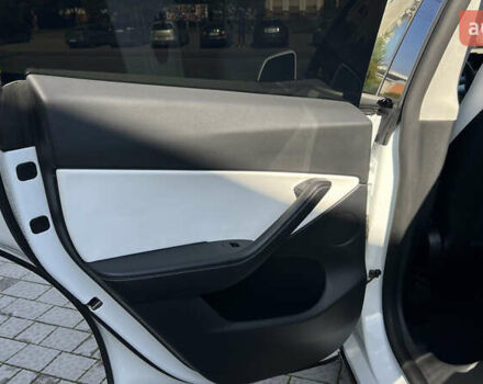 Белый Тесла Model Y, объемом двигателя 0 л и пробегом 88 тыс. км за 25700 $, фото 16 на Automoto.ua