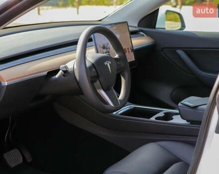 Білий Тесла Model Y, об'ємом двигуна 0 л та пробігом 9 тис. км за 53900 $, фото 8 на Automoto.ua