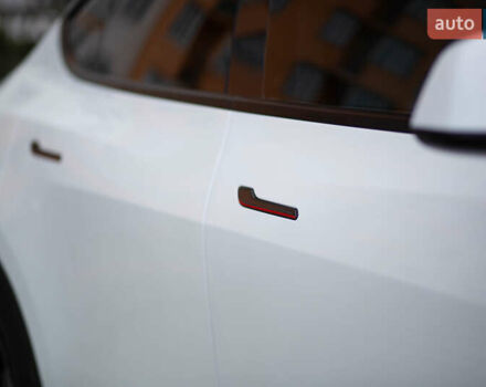 Белый Тесла Model Y, объемом двигателя 0 л и пробегом 55 тыс. км за 33000 $, фото 17 на Automoto.ua