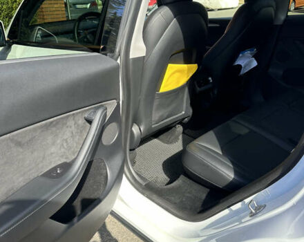 Тесла Model Y 2021 в Киеве на Automoto.ua Белый Тесла Model Y, объемом двигателя 0 л и пробегом 117 тыс. км за 35000 $, фото 22 на Automoto.ua