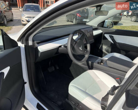 Білий Тесла Model Y, об'ємом двигуна 0 л та пробігом 15 тис. км за 27500 $, фото 5 на Automoto.ua