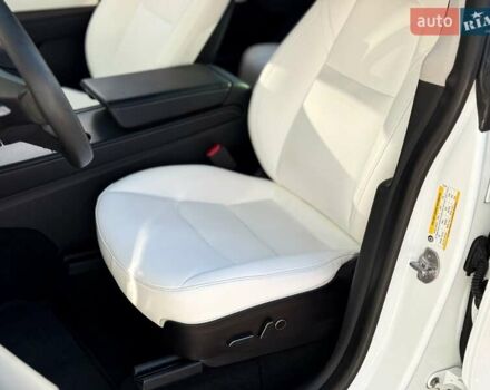 Білий Тесла Model Y, об'ємом двигуна 0 л та пробігом 115 тис. км за 25000 $, фото 12 на Automoto.ua
