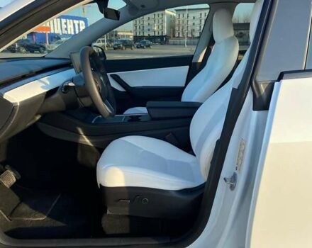 Білий Тесла Model Y, об'ємом двигуна 0 л та пробігом 41 тис. км за 24500 $, фото 5 на Automoto.ua