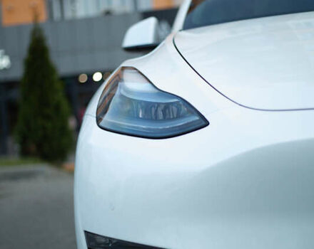 Белый Тесла Model Y, объемом двигателя 0 л и пробегом 55 тыс. км за 33000 $, фото 2 на Automoto.ua