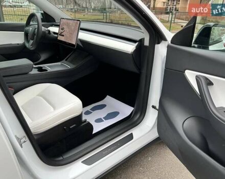 Белый Тесла Model Y, объемом двигателя 0 л и пробегом 47 тыс. км за 23499 $, фото 32 на Automoto.ua