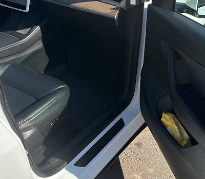 Белый Тесла Model Y, объемом двигателя 0 л и пробегом 145 тыс. км за 22500 $, фото 7 на Automoto.ua