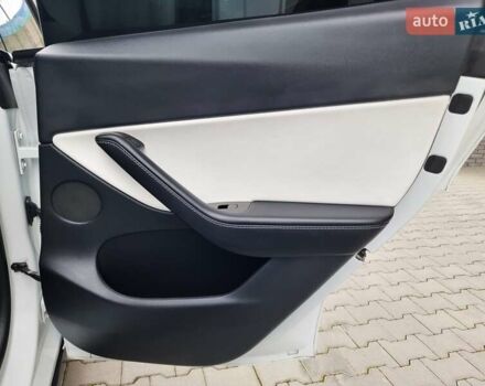 Белый Тесла Model Y, объемом двигателя 0 л и пробегом 98 тыс. км за 23699 $, фото 51 на Automoto.ua