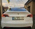Тесла Model Y 2021 в Ровно на Automoto.ua Белый Тесла Model Y, объемом двигателя 0 л и пробегом 133 тыс. км за 22000 $, фото 1 на Automoto.ua