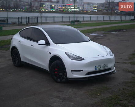 Білий Тесла Model Y, об'ємом двигуна 0 л та пробігом 66 тис. км за 23500 $, фото 42 на Automoto.ua
