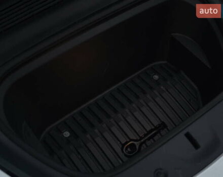 Білий Тесла Model Y, об'ємом двигуна 0 л та пробігом 66 тис. км за 23500 $, фото 48 на Automoto.ua