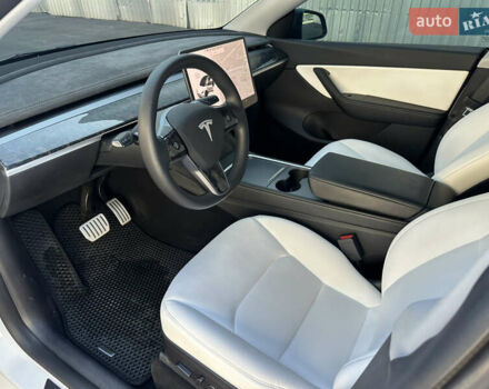 Белый Тесла Model Y, объемом двигателя 0 л и пробегом 51 тыс. км за 29500 $, фото 13 на Automoto.ua