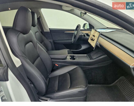 Белый Тесла Model Y, объемом двигателя 0 л и пробегом 212 тыс. км за 17100 $, фото 4 на Automoto.ua