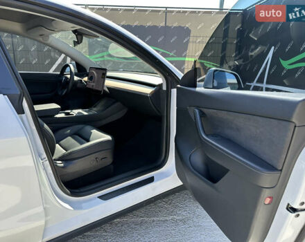 Белый Тесла Model Y, объемом двигателя 0 л и пробегом 94 тыс. км за 21999 $, фото 14 на Automoto.ua