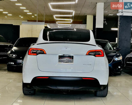 Білий Тесла Model Y, об'ємом двигуна 0 л та пробігом 74 тис. км за 24979 $, фото 5 на Automoto.ua