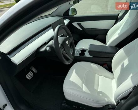 Белый Тесла Model Y, объемом двигателя 0 л и пробегом 91 тыс. км за 25500 $, фото 23 на Automoto.ua