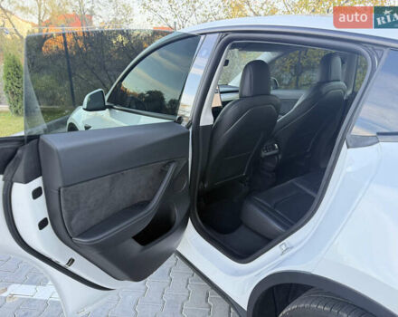 Тесла Model Y 2021 в Хмельницком на Automoto.ua Белый Тесла Model Y, объемом двигателя 0 л и пробегом 83 тыс. км за 25499 $, фото 52 на Automoto.ua