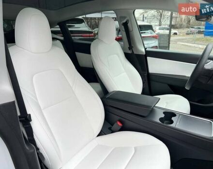 Белый Тесла Model Y, объемом двигателя 0 л и пробегом 47 тыс. км за 23499 $, фото 36 на Automoto.ua