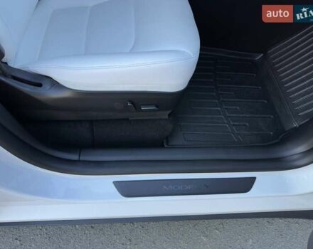 Тесла Model Y 2021 в Киеве на Automoto.ua Белый Тесла Model Y, объемом двигателя 0 л и пробегом 73 тыс. км за 29400 $, фото 23 на Automoto.ua