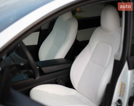 Белый Тесла Model Y, объемом двигателя 0 л и пробегом 55 тыс. км за 33000 $, фото 34 на Automoto.ua