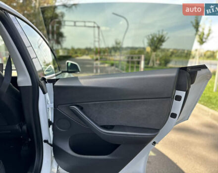 Тесла Model Y 2021 у Краматорске на Automoto.ua Білий Тесла Model Y, об'ємом двигуна 0 л та пробігом 119 тис. км за 19499 $, фото 15 на Automoto.ua