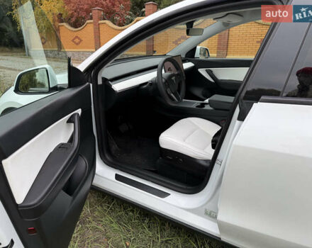 Белый Тесла Model Y, объемом двигателя 0 л и пробегом 73 тыс. км за 24500 $, фото 15 на Automoto.ua