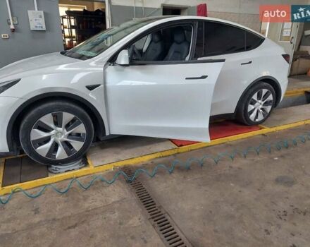 Белый Тесла Model Y, объемом двигателя 0 л и пробегом 75 тыс. км за 21950 $, фото 4 на Automoto.ua