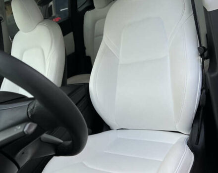 Белый Тесла Model Y, объемом двигателя 0 л и пробегом 21 тыс. км за 26200 $, фото 16 на Automoto.ua