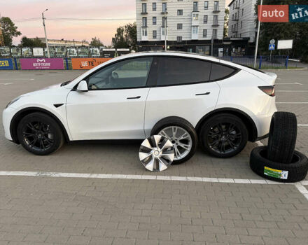 Белый Тесла Model Y, объемом двигателя 0 л и пробегом 81 тыс. км за 25900 $, фото 2 на Automoto.ua