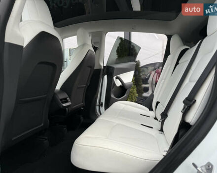 Белый Тесла Model Y, объемом двигателя 0 л и пробегом 25 тыс. км за 29900 $, фото 13 на Automoto.ua