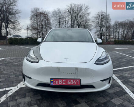 Білий Тесла Model Y, об'ємом двигуна 0 л та пробігом 100 тис. км за 23999 $, фото 1 на Automoto.ua