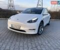 Белый Тесла Model Y, объемом двигателя 0 л и пробегом 63 тыс. км за 27000 $, фото 1 на Automoto.ua