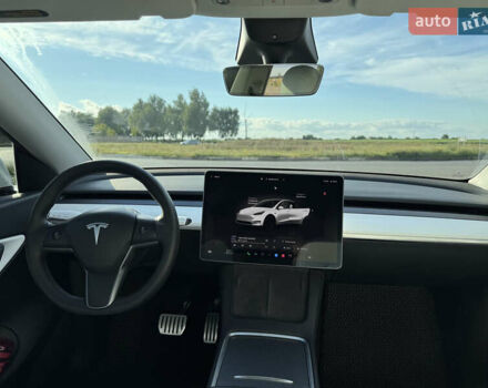 Белый Тесла Model Y, объемом двигателя 0 л и пробегом 51 тыс. км за 31000 $, фото 38 на Automoto.ua