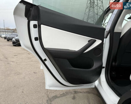 Белый Тесла Model Y, объемом двигателя 0 л и пробегом 25 тыс. км за 29900 $, фото 14 на Automoto.ua