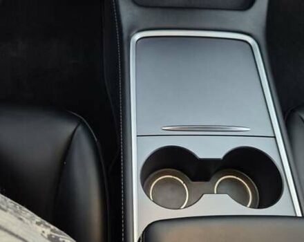 Белый Тесла Model Y, объемом двигателя 0 л и пробегом 27 тыс. км за 29000 $, фото 4 на Automoto.ua