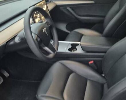 Белый Тесла Model Y, объемом двигателя 0 л и пробегом 27 тыс. км за 29000 $, фото 2 на Automoto.ua