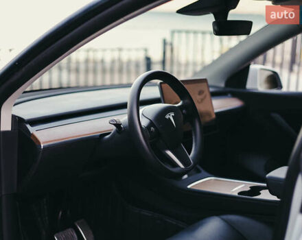 Белый Тесла Model Y, объемом двигателя 0 л и пробегом 45 тыс. км за 28900 $, фото 26 на Automoto.ua