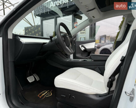 Белый Тесла Model Y, объемом двигателя 0 л и пробегом 25 тыс. км за 29900 $, фото 10 на Automoto.ua