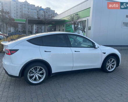 Білий Тесла Model Y, об'ємом двигуна 0 л та пробігом 60 тис. км за 24900 $, фото 5 на Automoto.ua