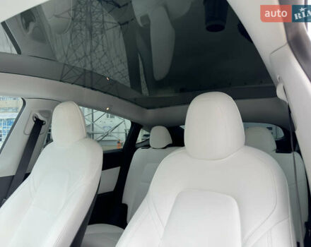 Білий Тесла Model Y, об'ємом двигуна 0 л та пробігом 49 тис. км за 32500 $, фото 33 на Automoto.ua