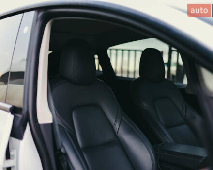 Белый Тесла Model Y, объемом двигателя 0 л и пробегом 45 тыс. км за 28900 $, фото 24 на Automoto.ua