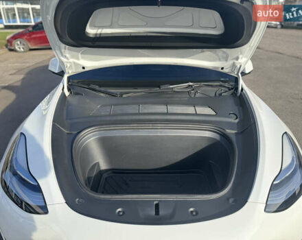 Білий Тесла Model Y, об'ємом двигуна 0 л та пробігом 53 тис. км за 28000 $, фото 22 на Automoto.ua