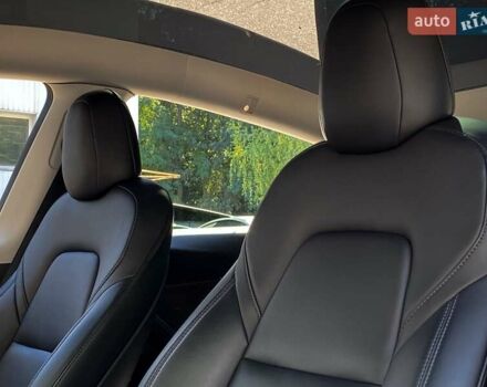 Тесла Model Y 2022 у Києві на Automoto.ua Білий Тесла Model Y, об'ємом двигуна 0 л та пробігом 59 тис. км за 31999 $, фото 13 на Automoto.ua