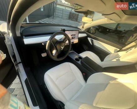 Белый Тесла Model Y, объемом двигателя 0 л и пробегом 25 тыс. км за 35500 $, фото 16 на Automoto.ua