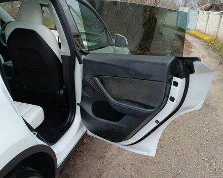 Белый Тесла Model Y, объемом двигателя 0 л и пробегом 52 тыс. км за 29000 $, фото 31 на Automoto.ua