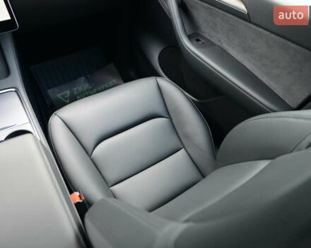 Тесла Model Y 2022 у Мукачеве на Automoto.ua Білий Тесла Model Y, об'ємом двигуна 0 л та пробігом 17 тис. км за 46500 $, фото 36 на Automoto.ua