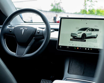 Белый Тесла Model Y, объемом двигателя 0 л и пробегом 10 тыс. км за 27900 $, фото 31 на Automoto.ua