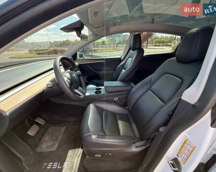 Белый Тесла Model Y, объемом двигателя 0 л и пробегом 56 тыс. км за 26000 $, фото 28 на Automoto.ua