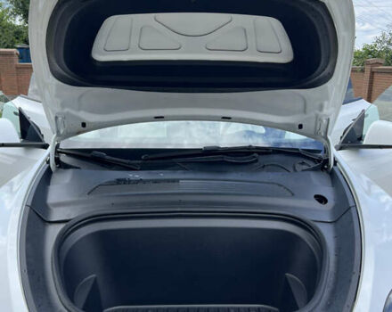 Тесла Model Y 2022 у Вінниці на Automoto.ua Білий Тесла Model Y, об'ємом двигуна 0 л та пробігом 43 тис. км за 28500 $, фото 10 на Automoto.ua