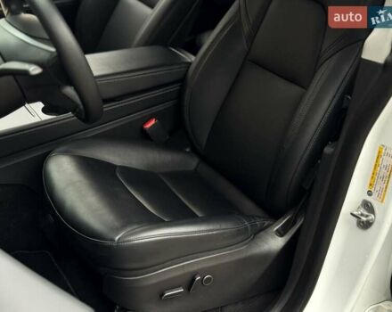 Білий Тесла Model Y, об'ємом двигуна 0 л та пробігом 60 тис. км за 28500 $, фото 12 на Automoto.ua